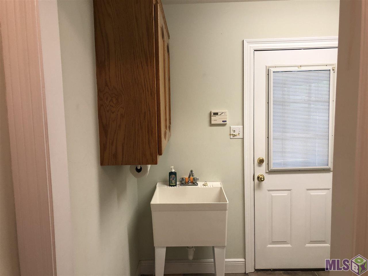 11756 Brown Road Denham Springs, LA 70726 - Photo 15 of 36 Utility room sink