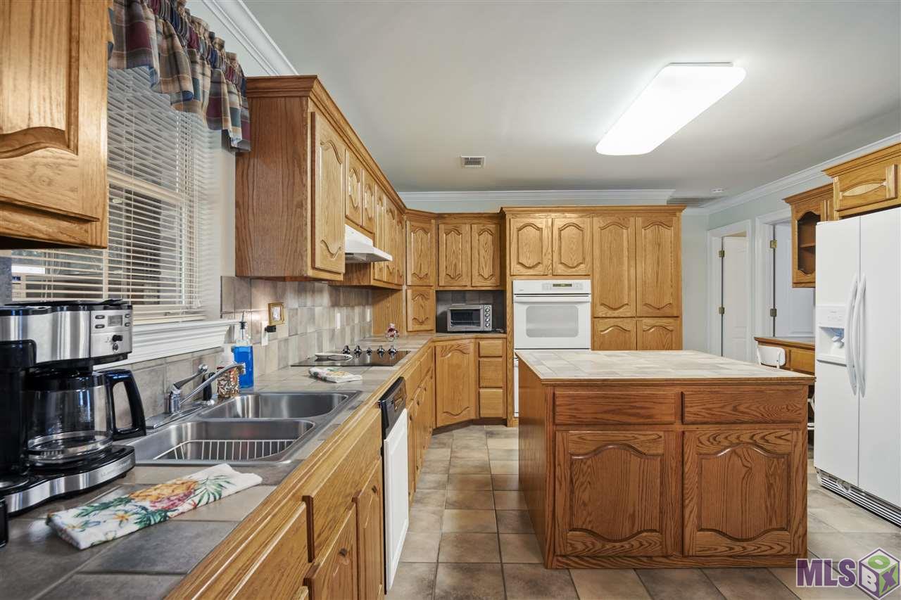 11756 Brown Road Denham Springs, LA 70726 - Photo 26 of 36 Large Kitchen