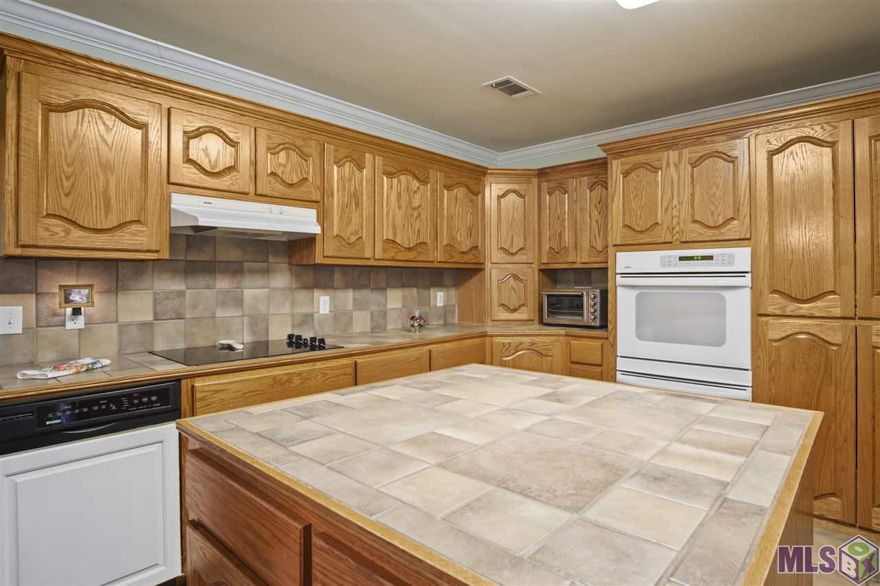 11756 Brown Road Denham Springs, LA 70726 - Photo 27 of 36 Kitchen Island