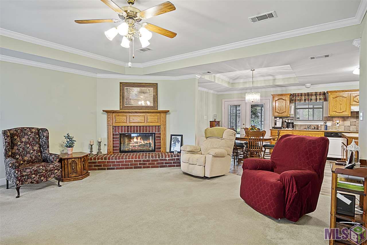 11756 Brown Road Denham Springs, LA 70726 - Photo 31 of 36 Family room