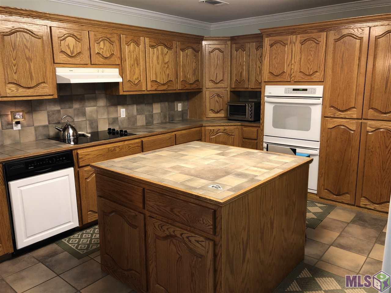 11756 Brown Road Denham Springs, LA 70726 - Photo 10 of 36 Kitchen