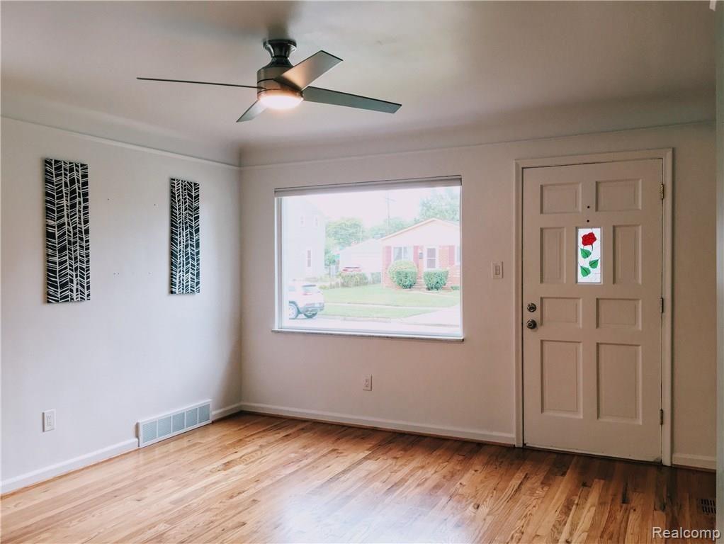 2647 Kenmore Road Berkley, MI 48072 - Photo 7 of 17 image.jpeg