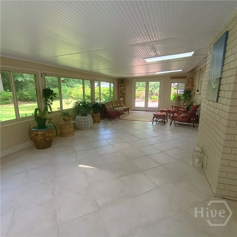 35 Clarendon Road Savannah, GA 31410 - Photo 31 of 41 Sun Room