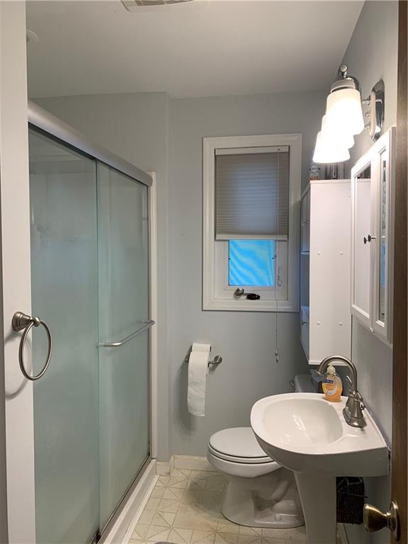 187 Warren Road Warrendale, PA 15086 - Photo 11 of 16 Full bath with step in shower.