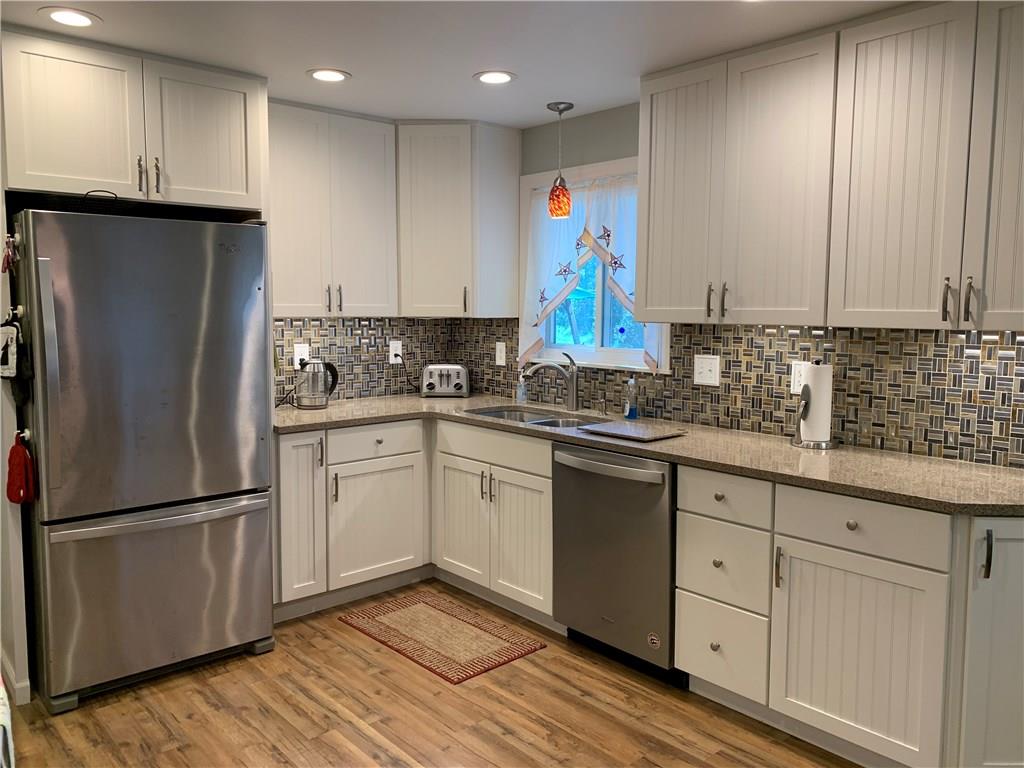 187 Warren Road Warrendale, PA 15086 - Photo 5 of 16 The kitchen has been beautifully updated!