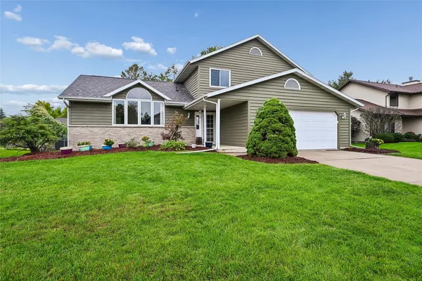 $279,900 | 3485 Royal Avenue, Marion, IA 52302