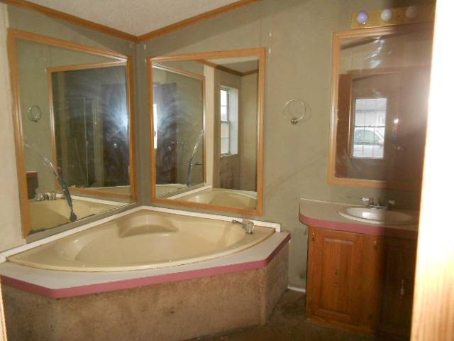 6143 Myron Road Jeddo, MI 48032 - Photo 13 of 20 31091333-12.JPG