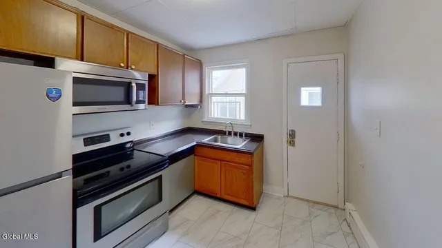 $1,395 | 420 Delaware Avenue, Unit 4, Albany, NY 12209