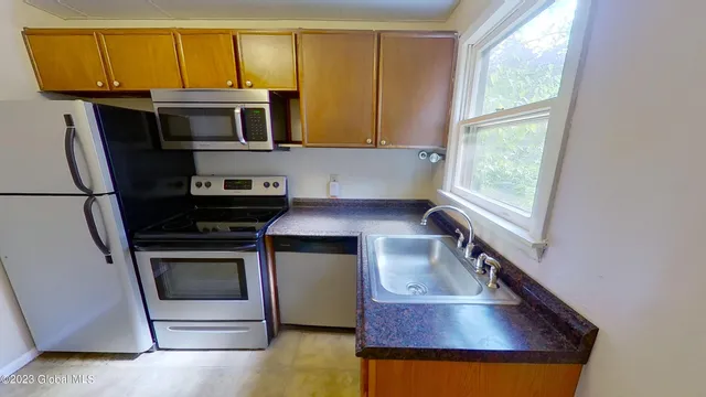 $1,395 | 420 Delaware Avenue, Unit 4, Albany, NY 12209