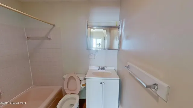 $1,395 | 420 Delaware Avenue, Unit 4, Albany, NY 12209