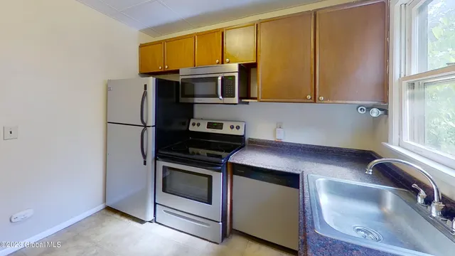 $1,395 | 420 Delaware Avenue, Unit 4, Albany, NY 12209