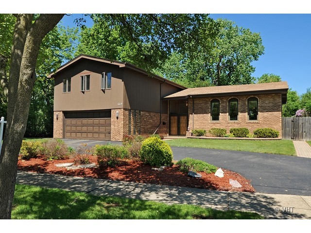 669 Ridge Road Highland Park, IL 60035 - Photo 1 of 16 a front view of a house with garden