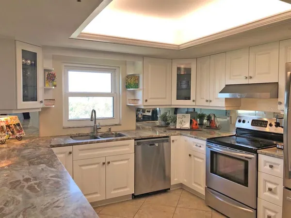 $3,995 | 160 Columbia Drive, Unit 507, Tampa, FL 33606