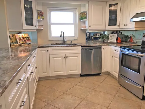 $3,995 | 160 Columbia Drive, Unit 507, Tampa, FL 33606