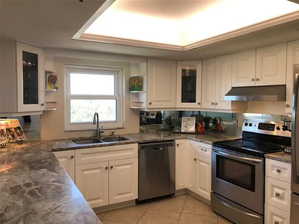 $3,995 | 160 Columbia Drive, Unit 507, Tampa, FL 33606