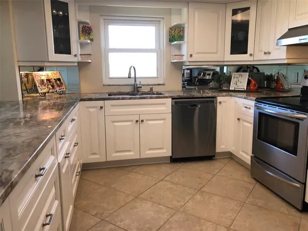 $3,995 | 160 Columbia Drive, Unit 507, Tampa, FL 33606