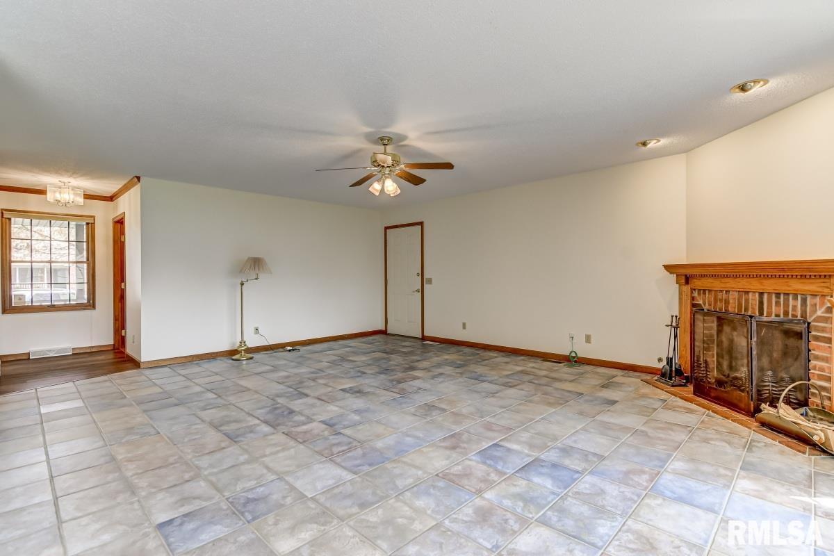 3912 Eagle Wing Road Springfield, IL 62711 - Photo 14 of 36