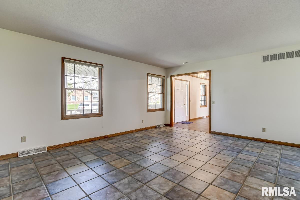 3912 Eagle Wing Road Springfield, IL 62711 - Photo 6 of 36