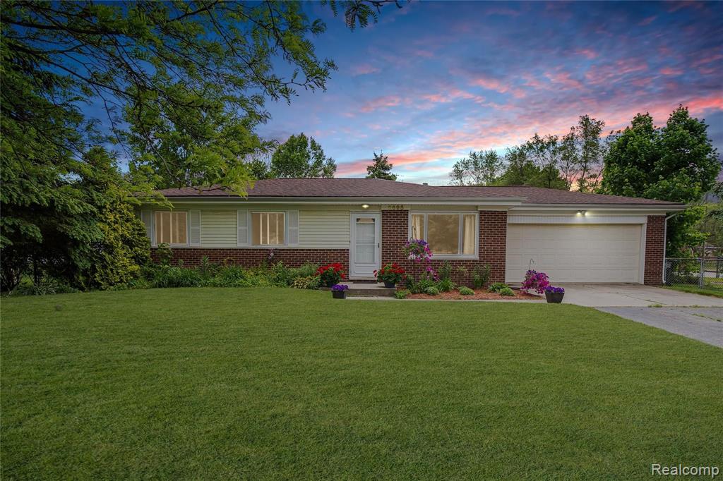 2695 Emmons Avenue Rochester Hills, MI 48307 - Photo 2 of 16