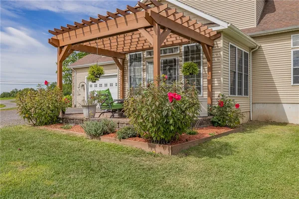 $849,900 | 6426 Lake Bluff Road, Huron, NY 14516