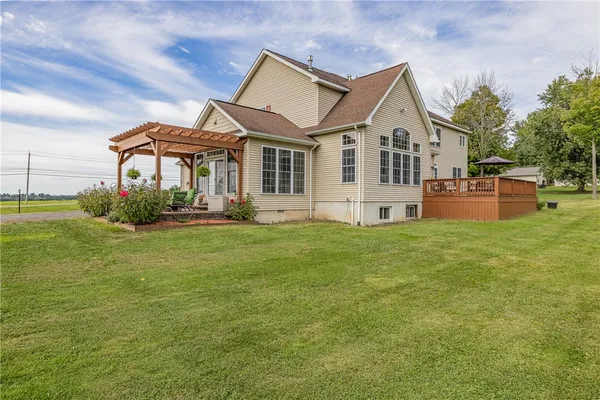 $849,900 | 6426 Lake Bluff Road, Huron, NY 14516
