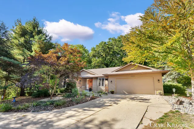 $699,900 | 17871 North Fruitport Road, Spring Lake, MI 49456