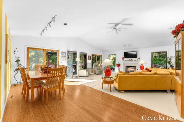 $699,900 | 17871 North Fruitport Road, Spring Lake, MI 49456