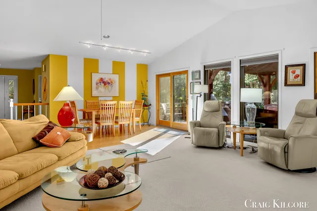 $699,900 | 17871 North Fruitport Road, Spring Lake, MI 49456