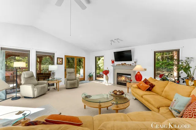 $699,900 | 17871 North Fruitport Road, Spring Lake, MI 49456