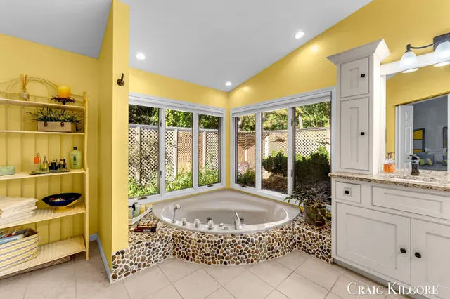 $699,900 | 17871 North Fruitport Road, Spring Lake, MI 49456