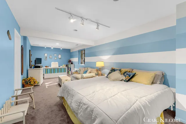 $699,900 | 17871 North Fruitport Road, Spring Lake, MI 49456