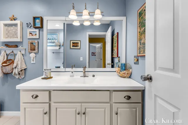 $699,900 | 17871 North Fruitport Road, Spring Lake, MI 49456