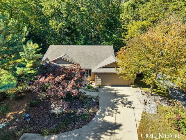 $699,900 | 17871 North Fruitport Road, Spring Lake, MI 49456