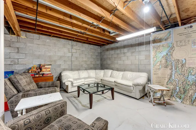 $699,900 | 17871 North Fruitport Road, Spring Lake, MI 49456