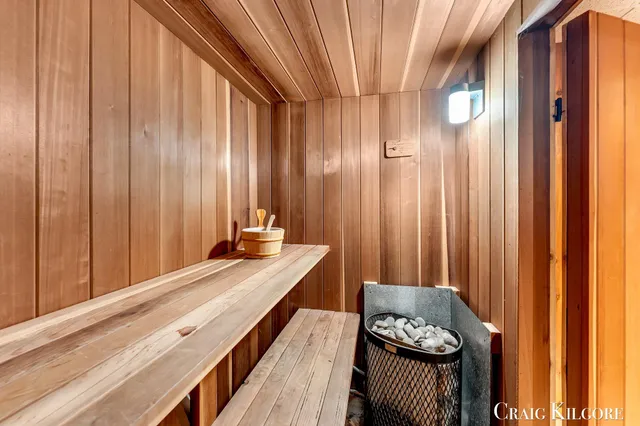 $699,900 | 17871 North Fruitport Road, Spring Lake, MI 49456