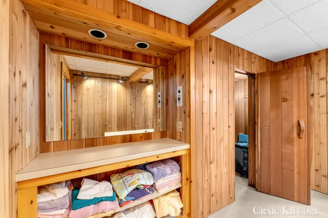 $699,900 | 17871 North Fruitport Road, Spring Lake, MI 49456