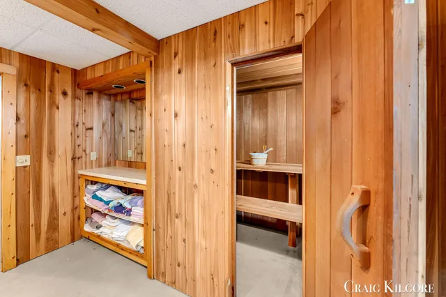 $699,900 | 17871 North Fruitport Road, Spring Lake, MI 49456