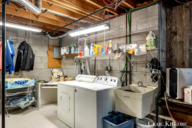 $699,900 | 17871 North Fruitport Road, Spring Lake, MI 49456