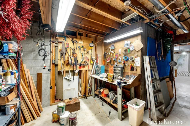 $699,900 | 17871 North Fruitport Road, Spring Lake, MI 49456