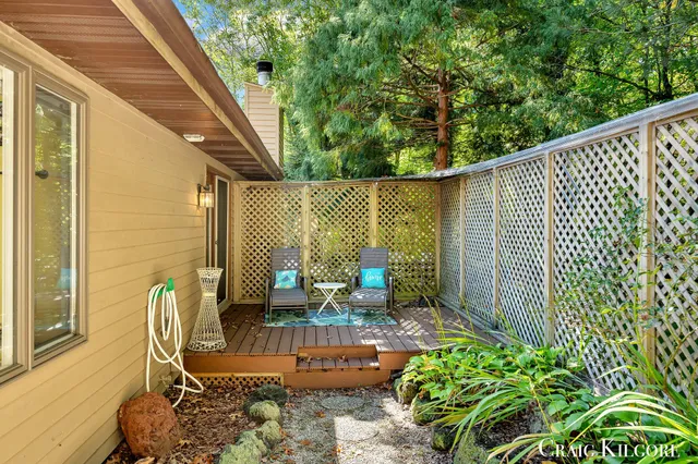 $699,900 | 17871 North Fruitport Road, Spring Lake, MI 49456