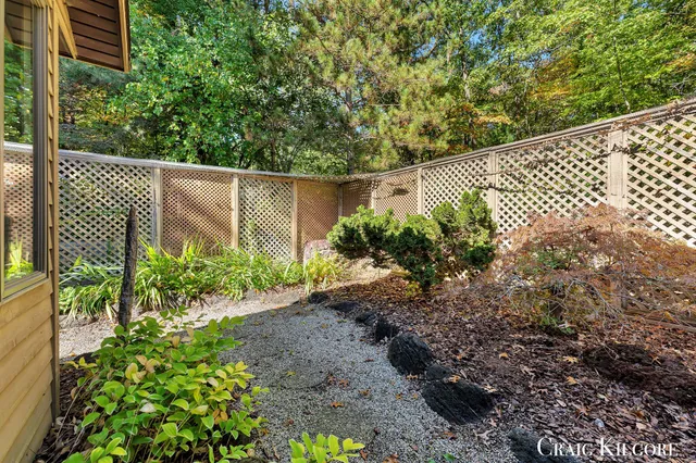 $699,900 | 17871 North Fruitport Road, Spring Lake, MI 49456