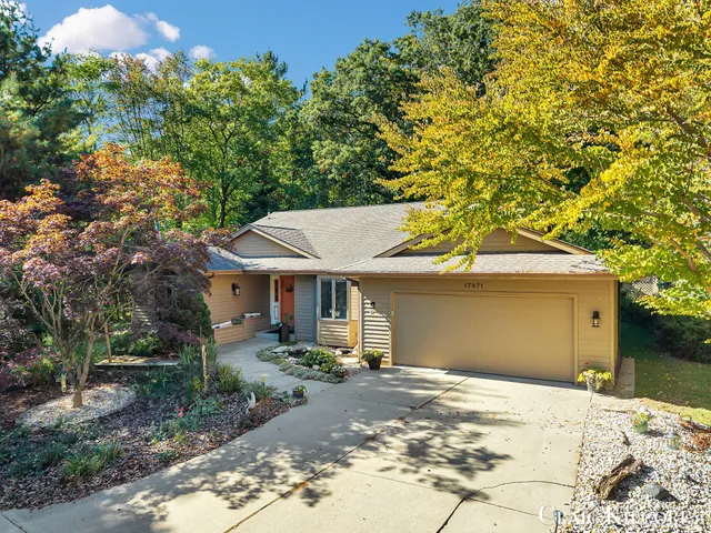 $699,900 | 17871 North Fruitport Road, Spring Lake, MI 49456