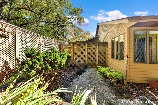 $699,900 | 17871 North Fruitport Road, Spring Lake, MI 49456