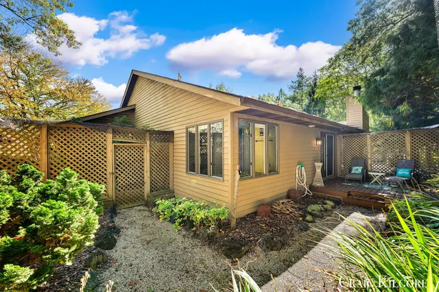 $699,900 | 17871 North Fruitport Road, Spring Lake, MI 49456