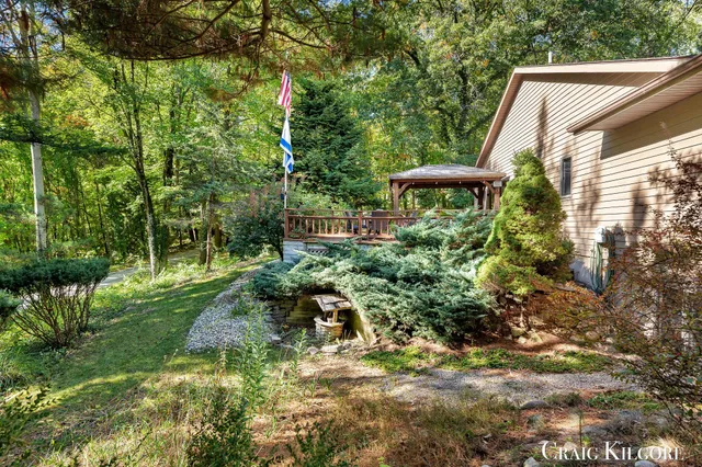 $699,900 | 17871 North Fruitport Road, Spring Lake, MI 49456