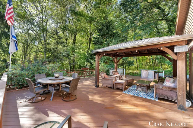 $699,900 | 17871 North Fruitport Road, Spring Lake, MI 49456