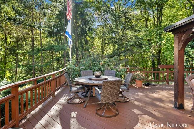 $699,900 | 17871 North Fruitport Road, Spring Lake, MI 49456