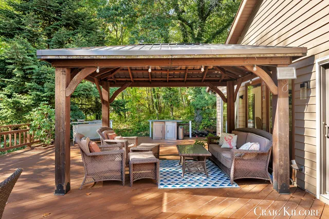 $699,900 | 17871 North Fruitport Road, Spring Lake, MI 49456