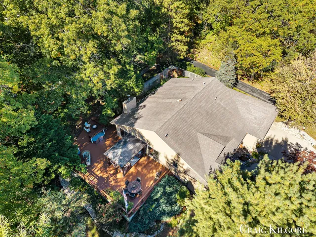 $699,900 | 17871 North Fruitport Road, Spring Lake, MI 49456