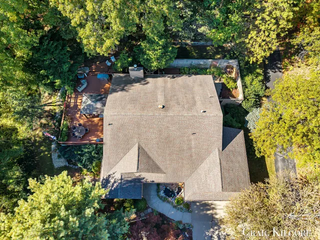 $699,900 | 17871 North Fruitport Road, Spring Lake, MI 49456